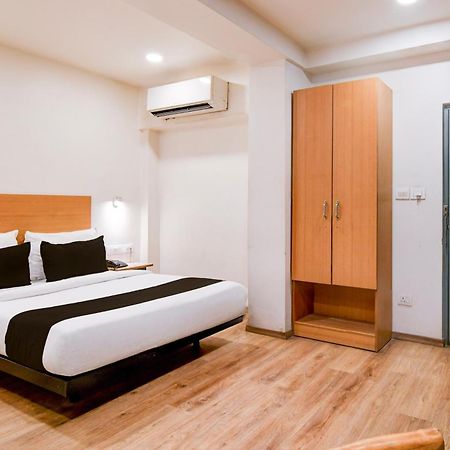 Super Townhouse Vip Road Formerly The Sky Calcutta Exterior foto