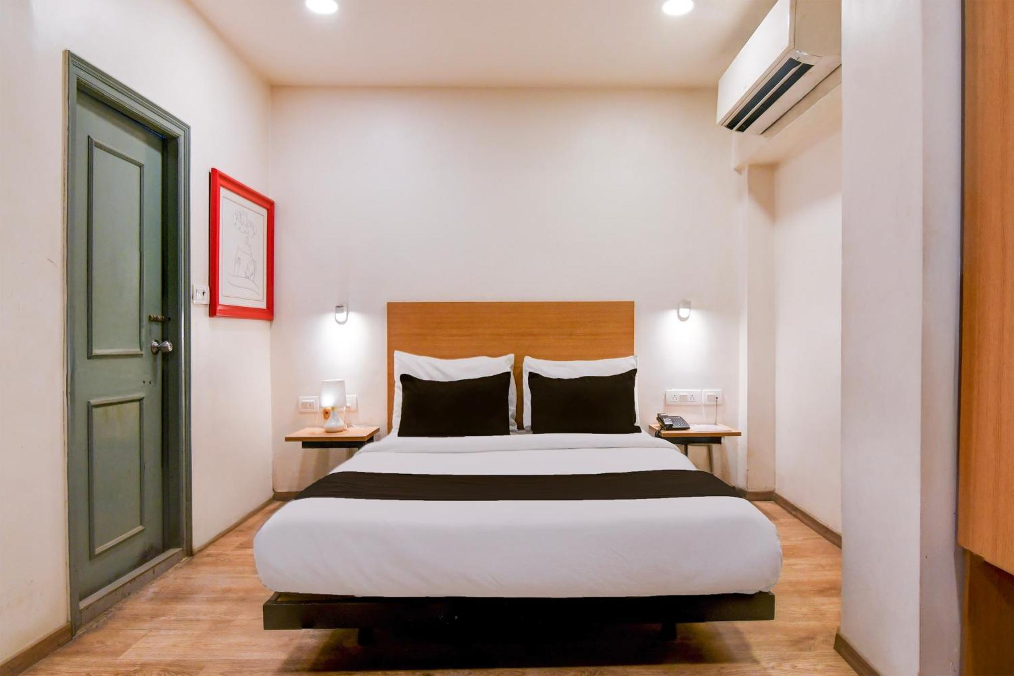 Super Townhouse Vip Road Formerly The Sky Calcutta Exterior foto