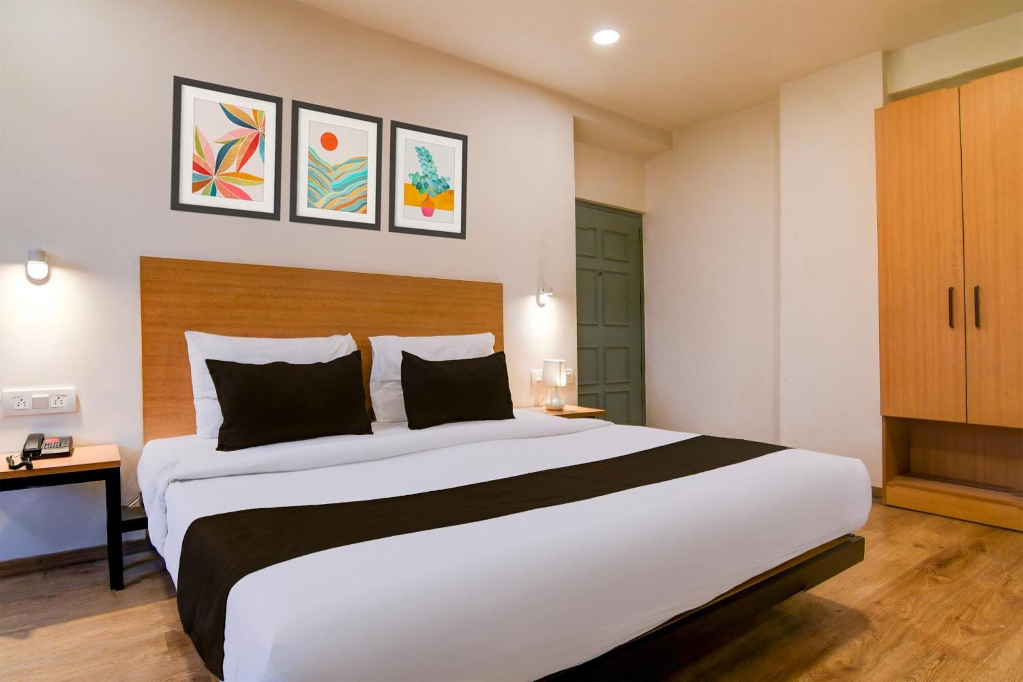 Super Townhouse Vip Road Formerly The Sky Calcutta Exterior foto