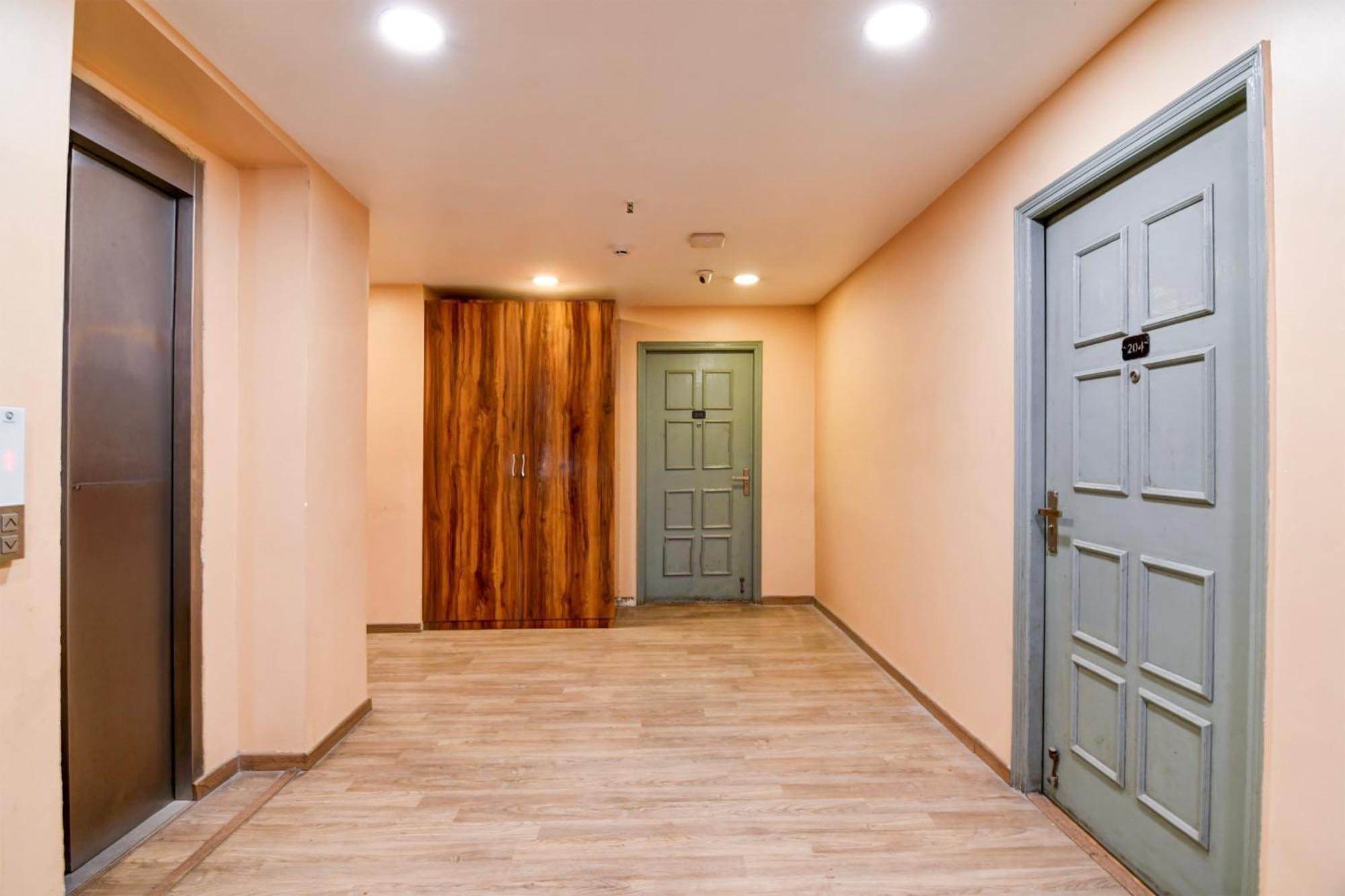 Super Townhouse Vip Road Formerly The Sky Calcutta Exterior foto