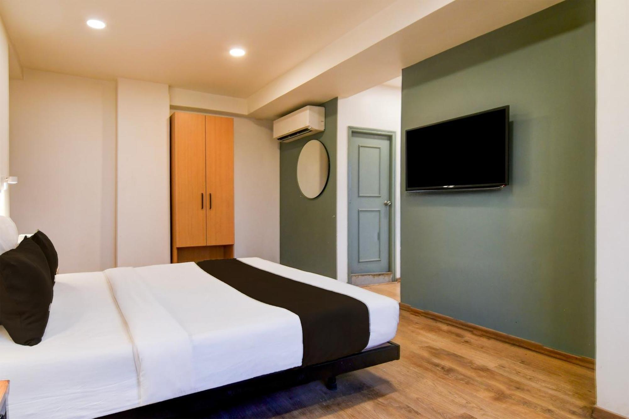 Super Townhouse Vip Road Formerly The Sky Calcutta Exterior foto
