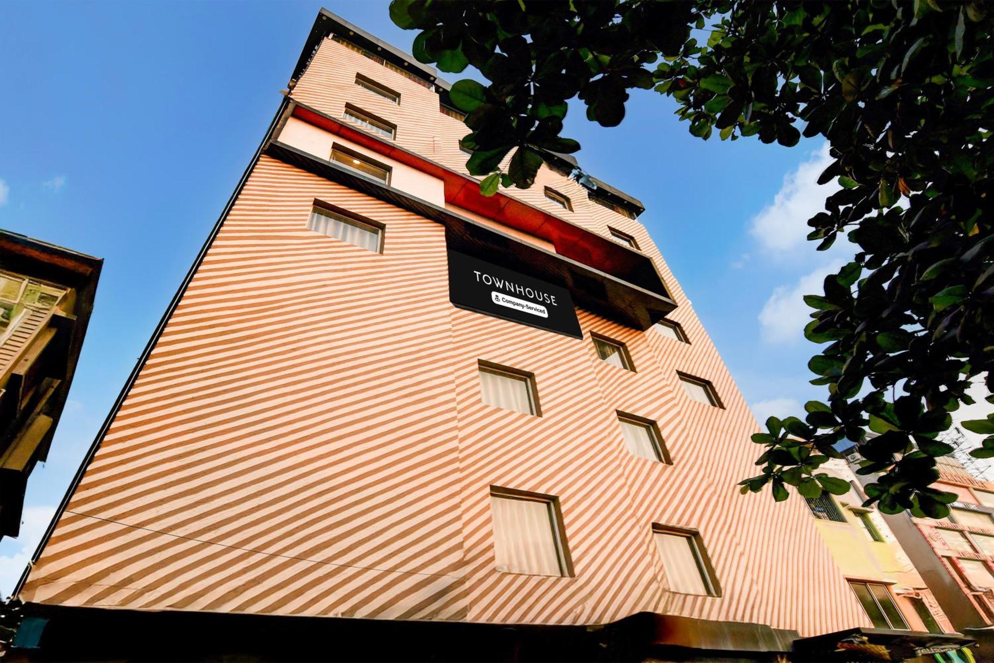 Super Townhouse Vip Road Formerly The Sky Calcutta Exterior foto