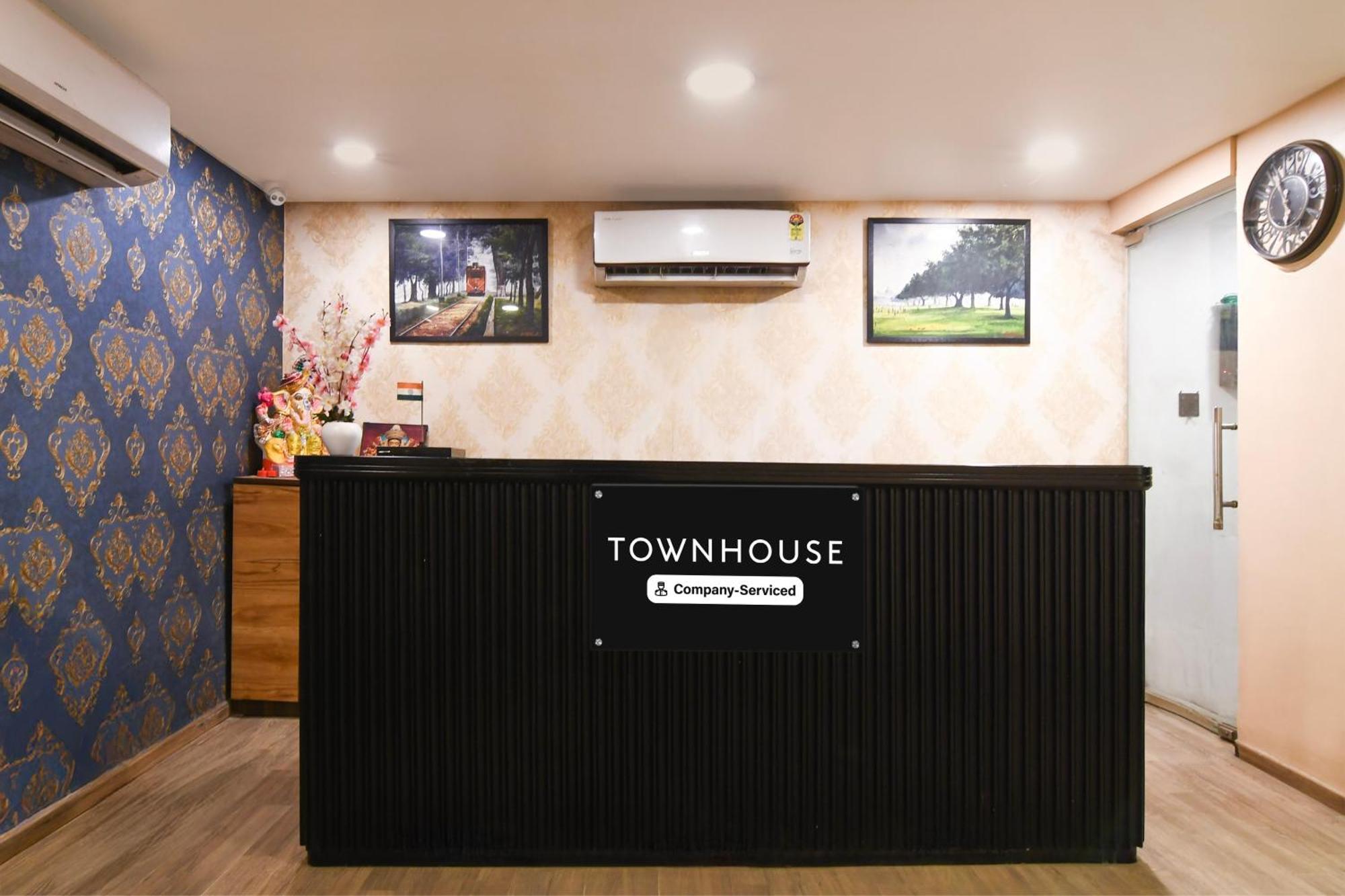 Super Townhouse Vip Road Formerly The Sky Calcutta Exterior foto