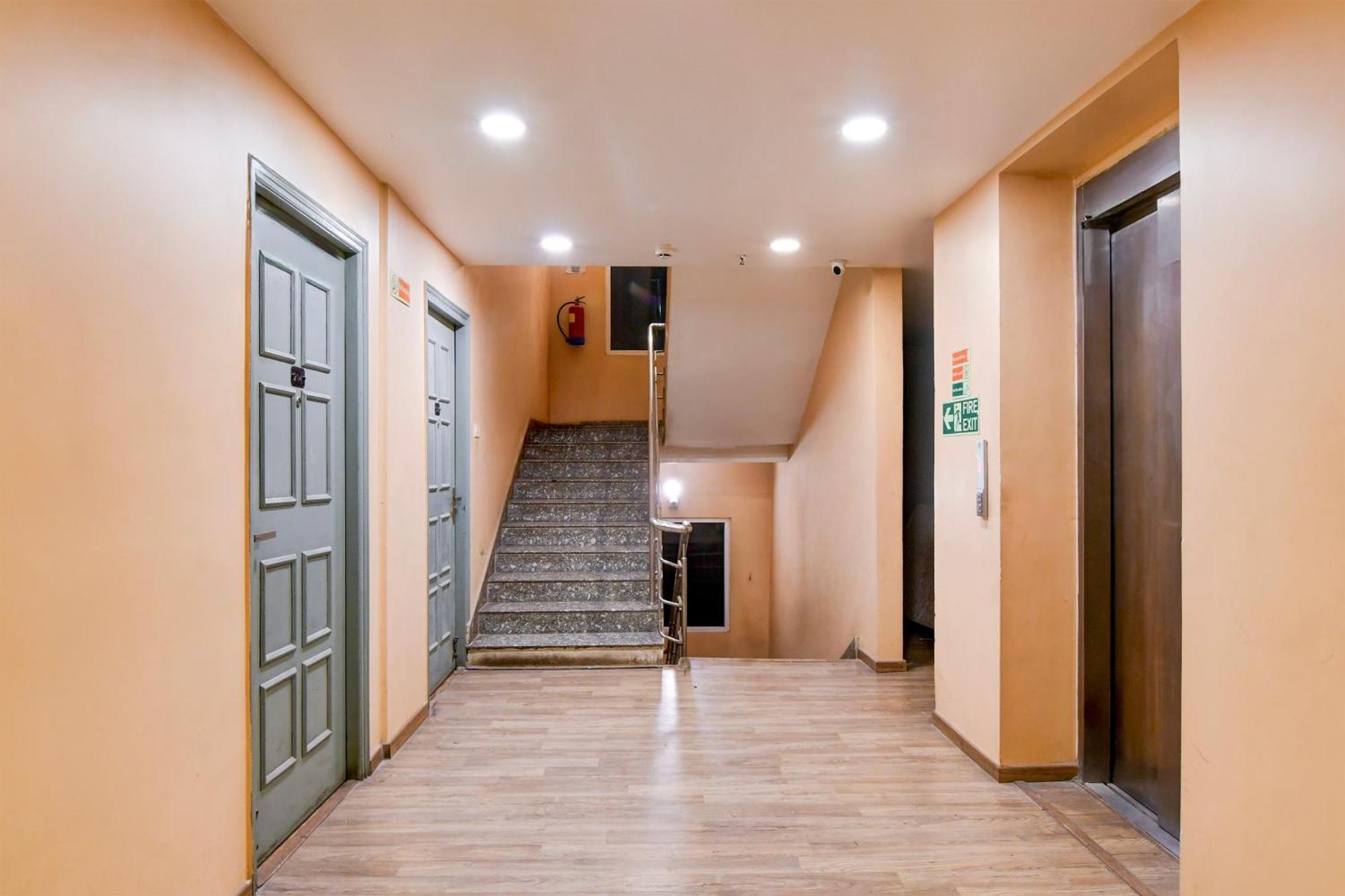 Super Townhouse Vip Road Formerly The Sky Calcutta Exterior foto