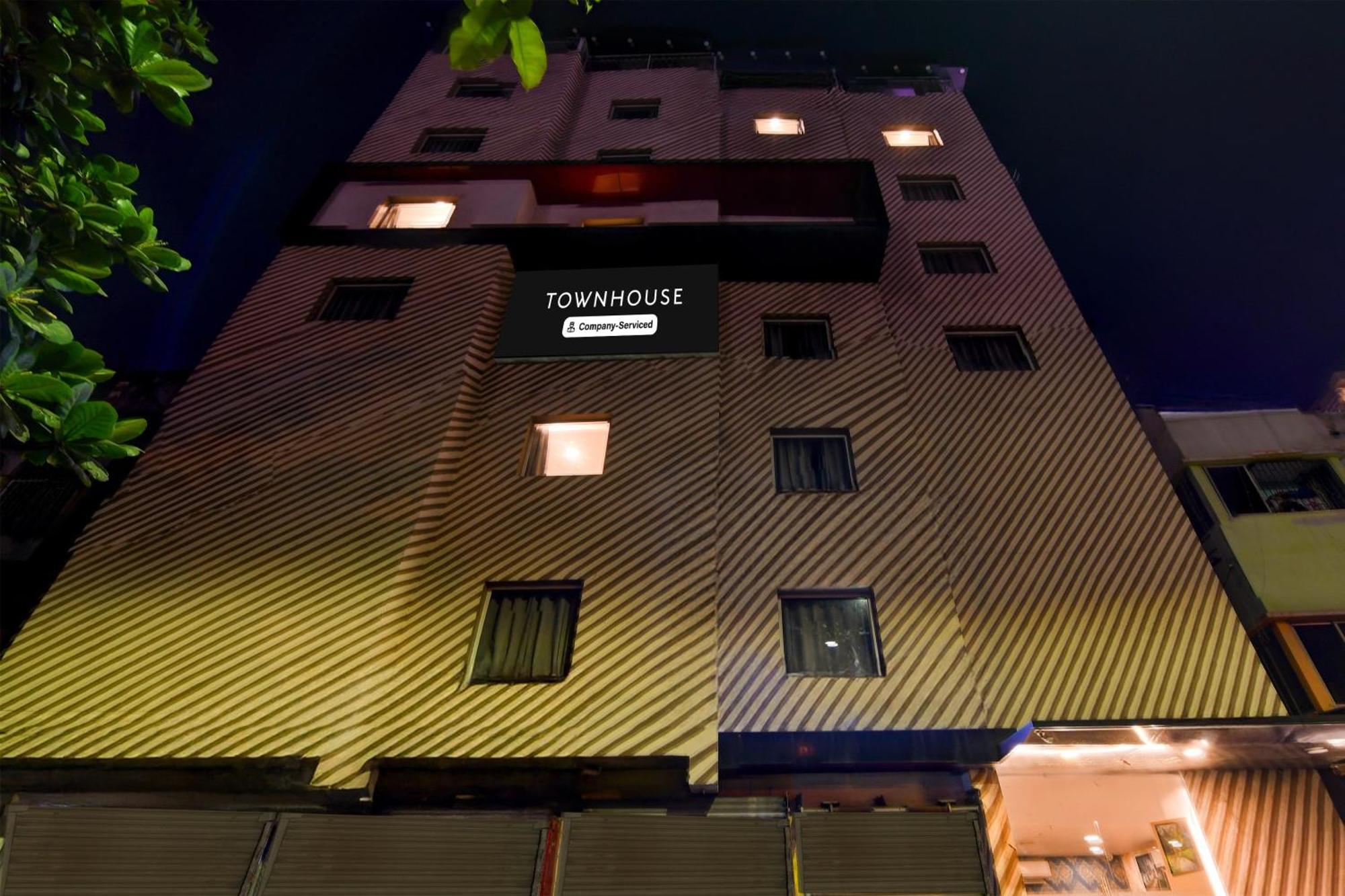 Super Townhouse Vip Road Formerly The Sky Calcutta Exterior foto
